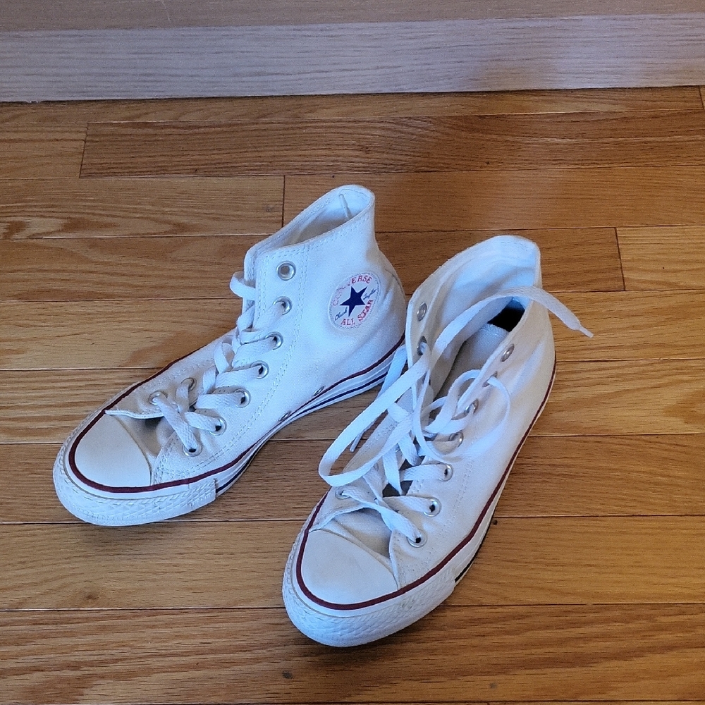 EUC Classic Converse Size 6